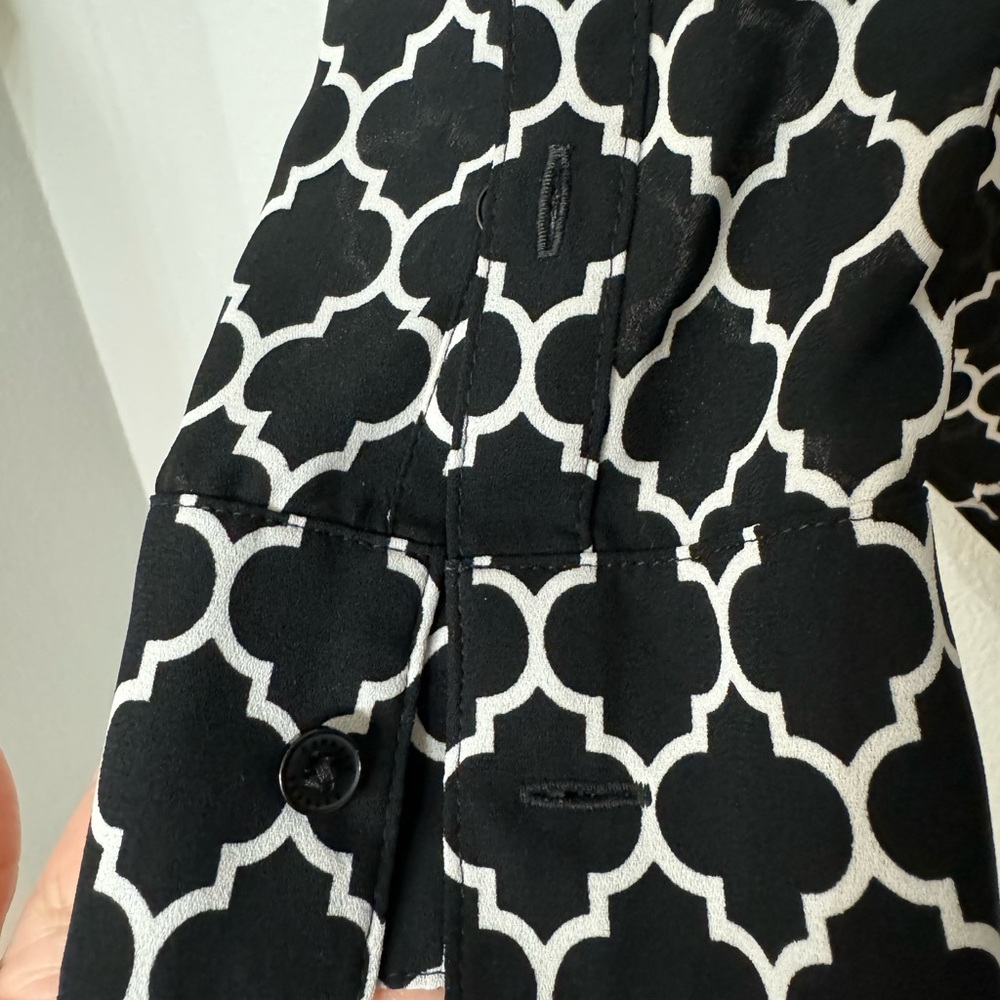 Express slim fit portofino button up shirt w/ 2 front pockets in trellis pattern - Picture 5 of 5